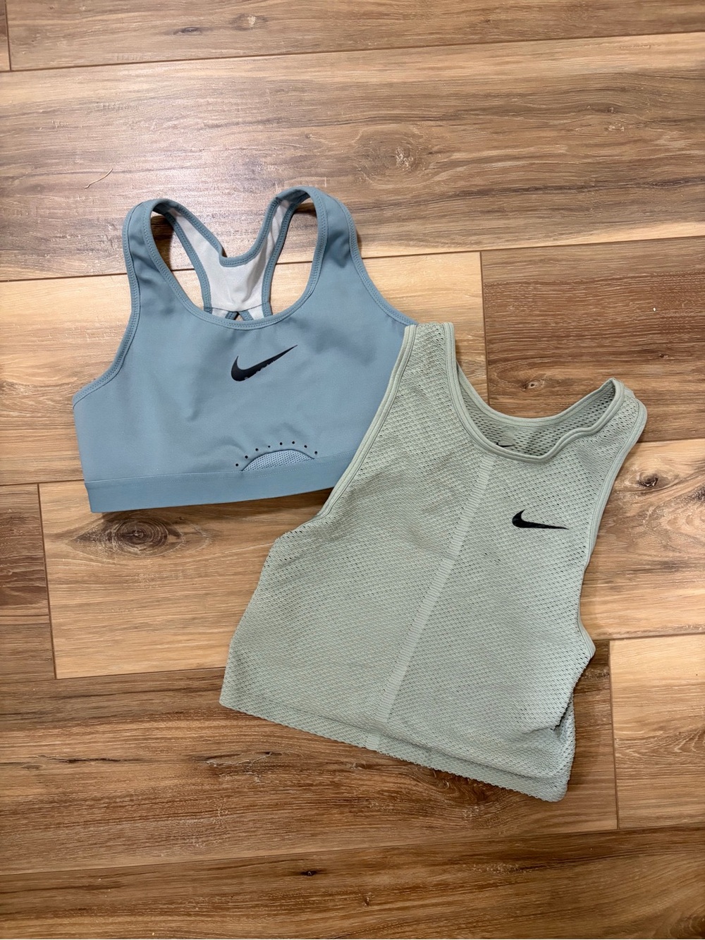 Nike XS Women’s Light Blue Sports Bra & Teal Crop Tank Set